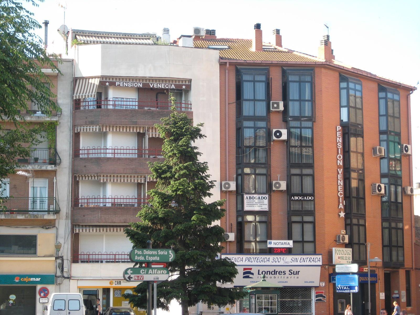 Hostal Gran Via Hotel Pinto Exterior photo