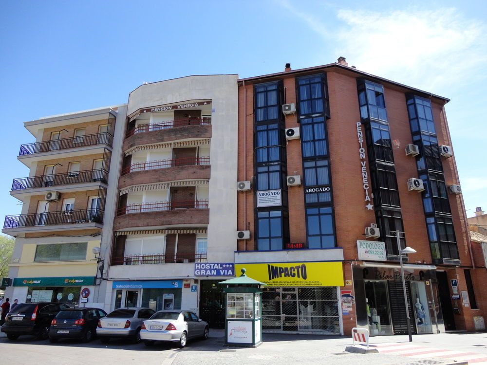 Hostal Gran Via Hotel Pinto Exterior photo